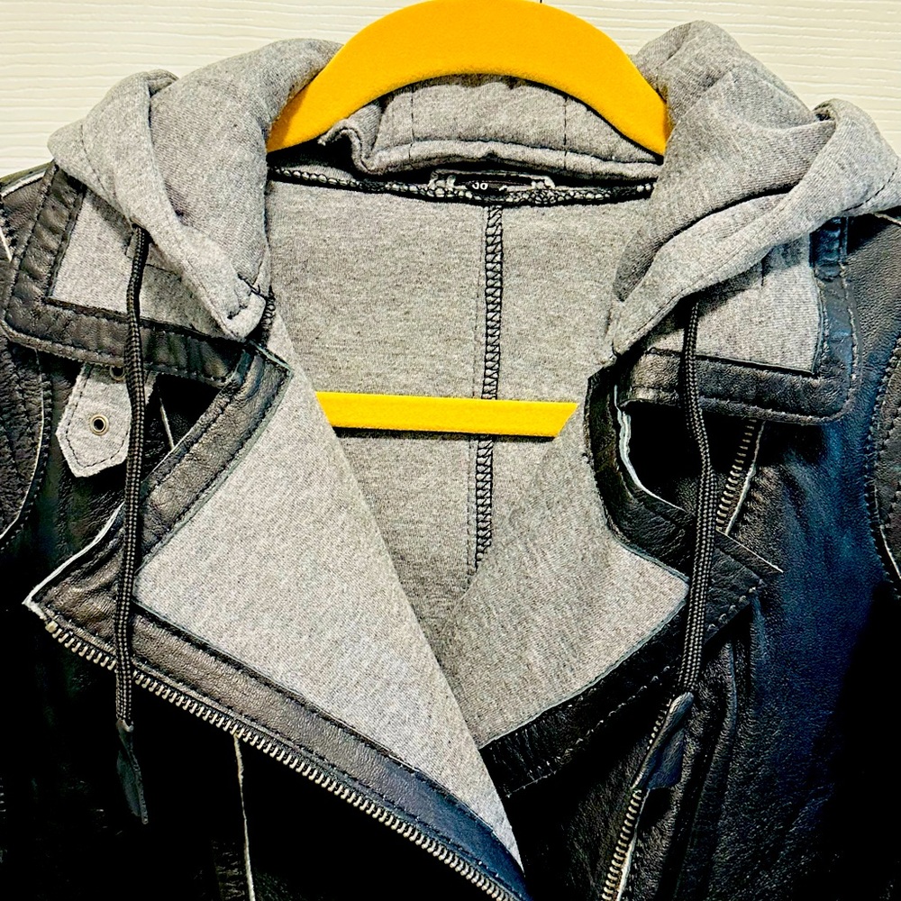 Women 100% Sheepskin Leather Jacket With detachable Cotton Fleece Hood